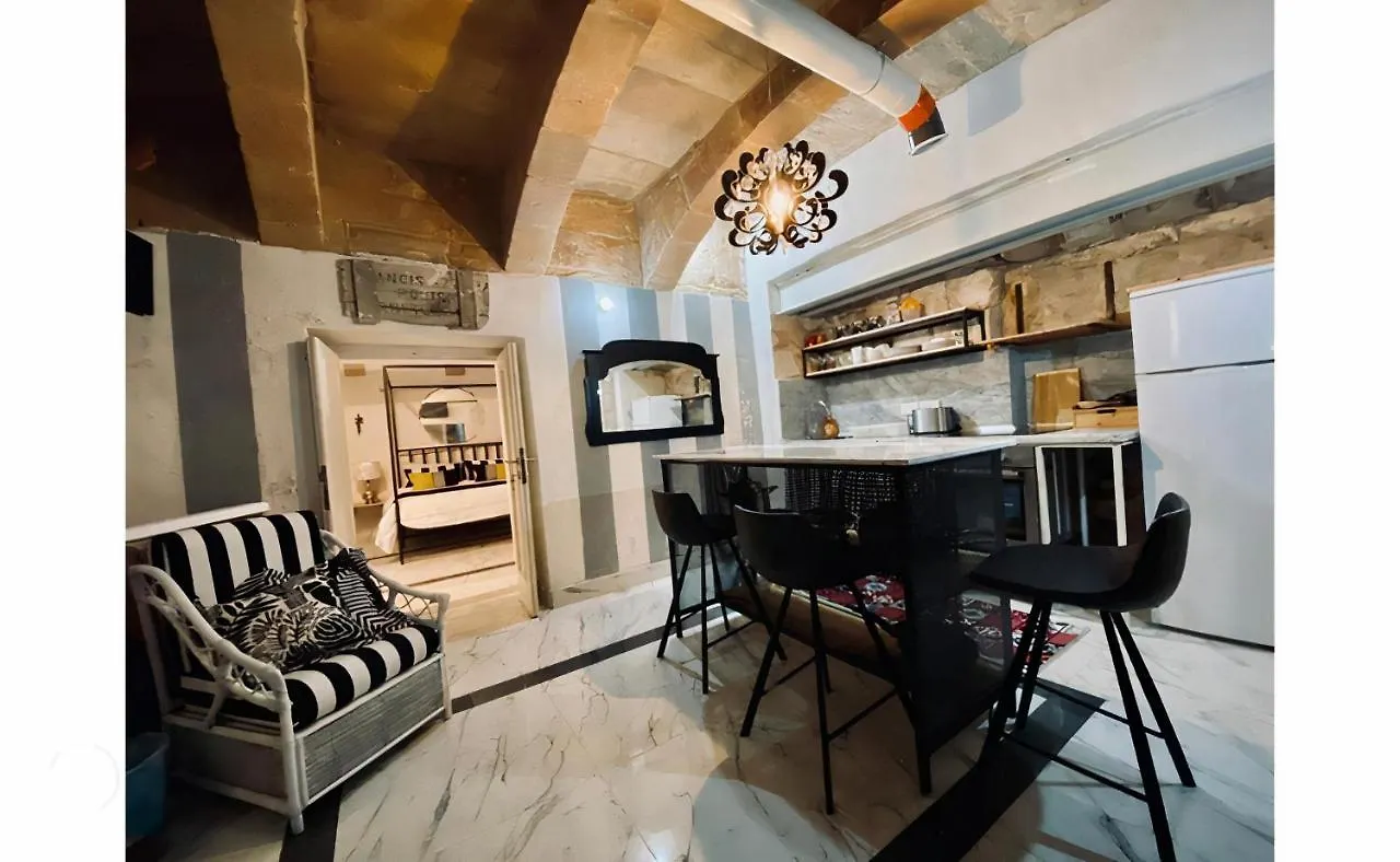 Charming Townhouse Prime Area Valletta Apartment 0*,  Malta