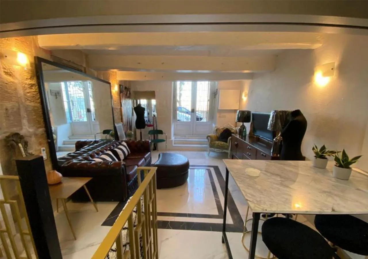 Charming Townhouse Prime Area Valletta Apartment