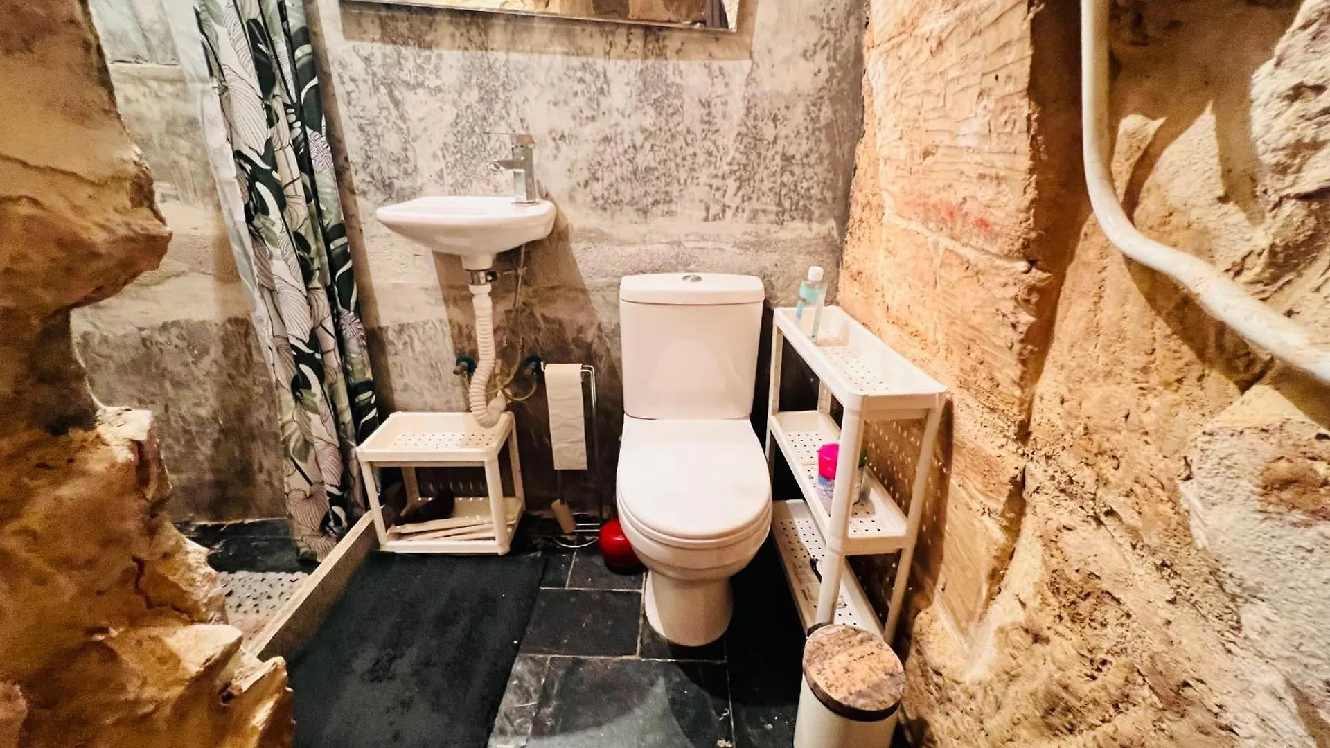 Charming Townhouse Prime Area Valletta Apartment